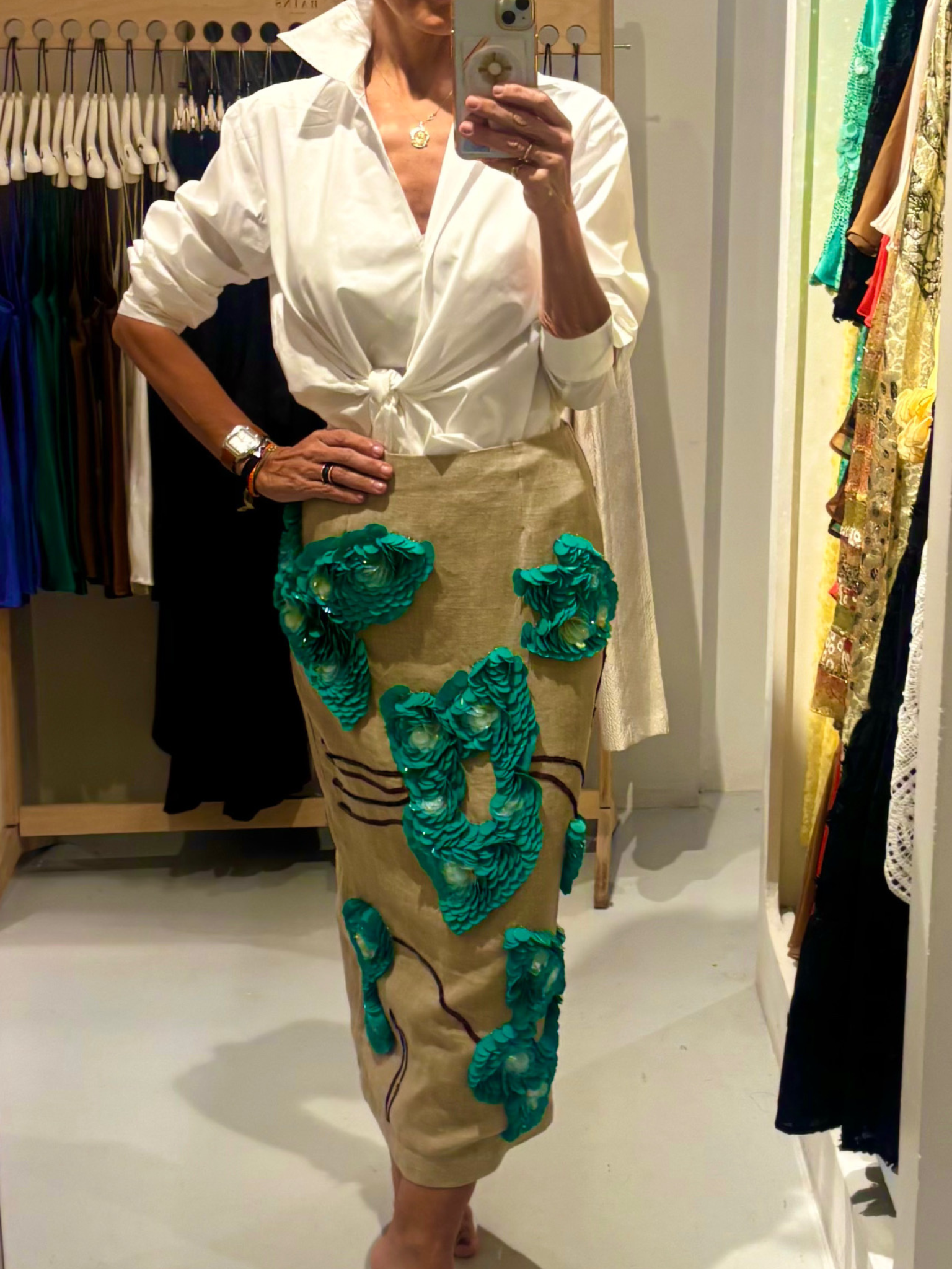 Falda de lino bordada