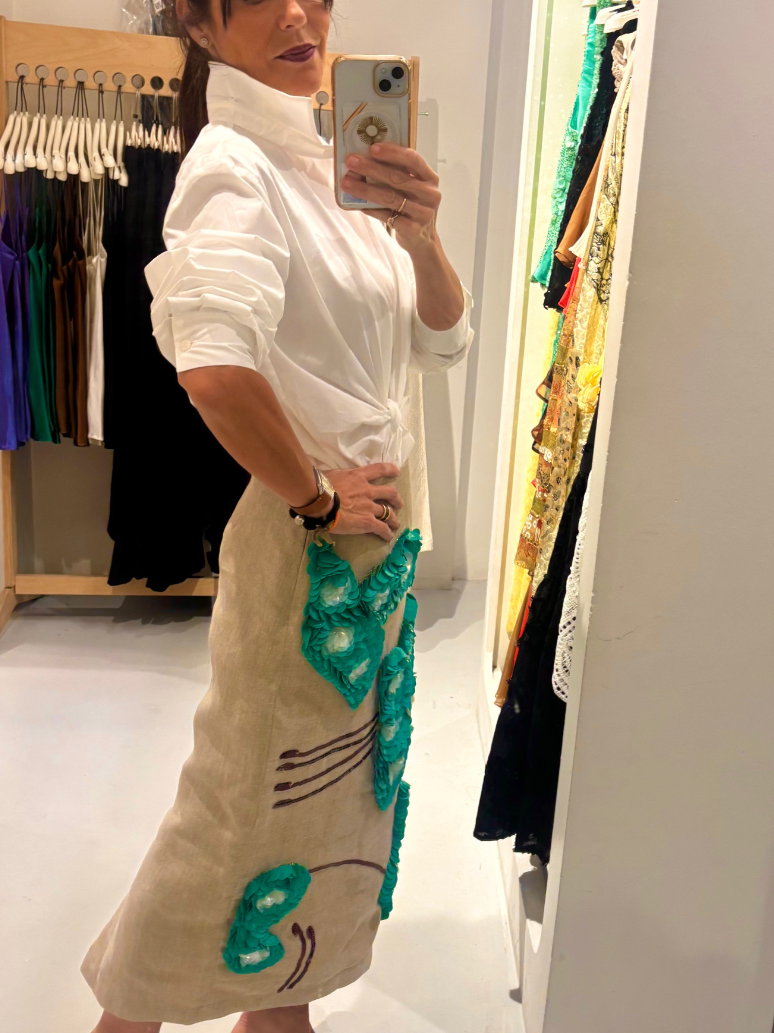 Falda de lino bordada