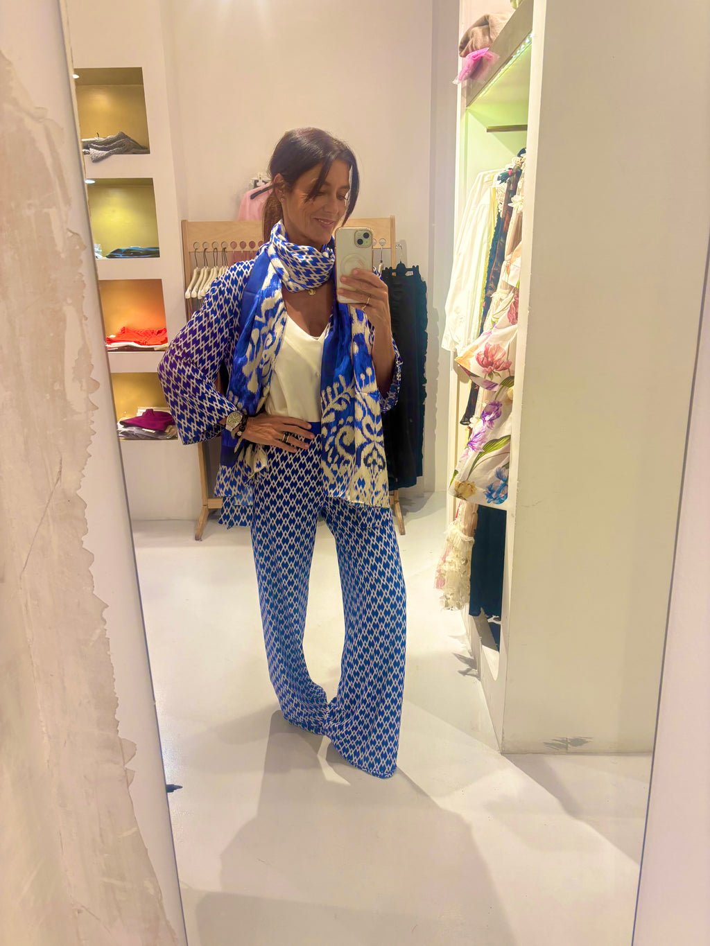 Pantalón azul geométrico