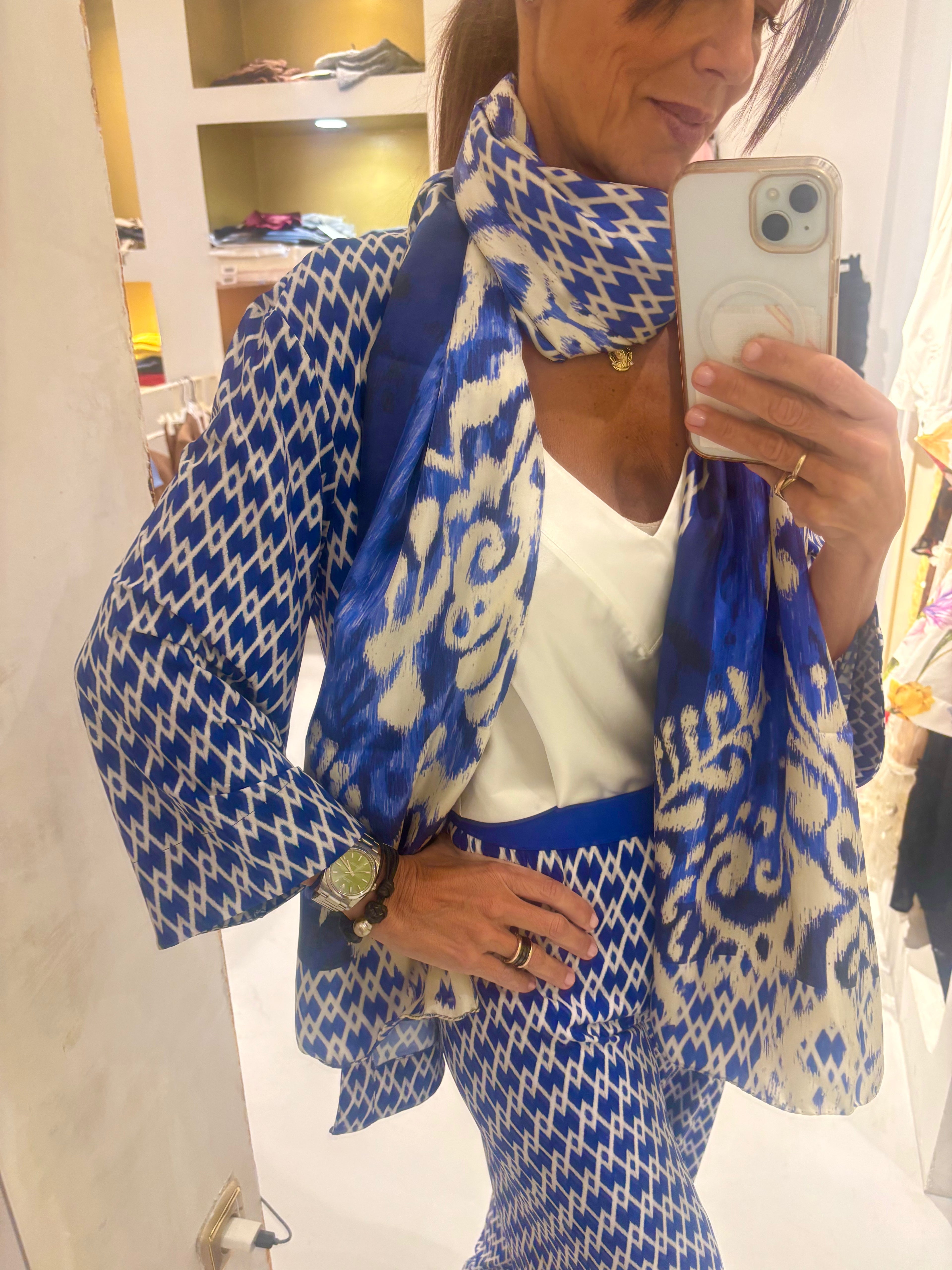 Camisa azul geométrica