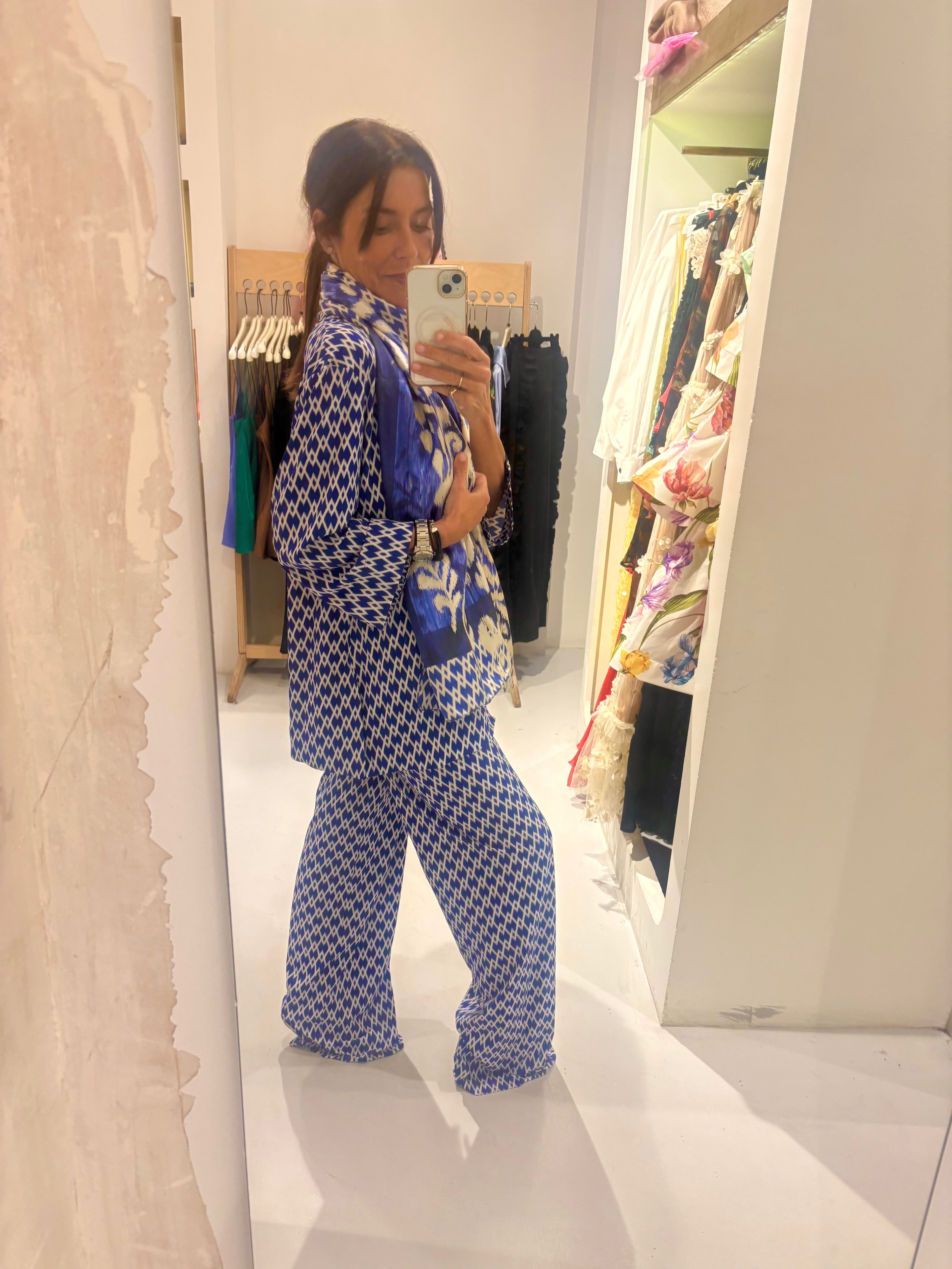 Pantalón azul geométrico