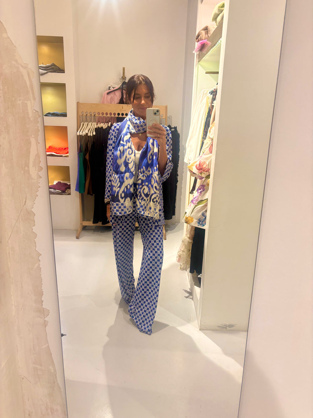 Pantalón azul geométrico