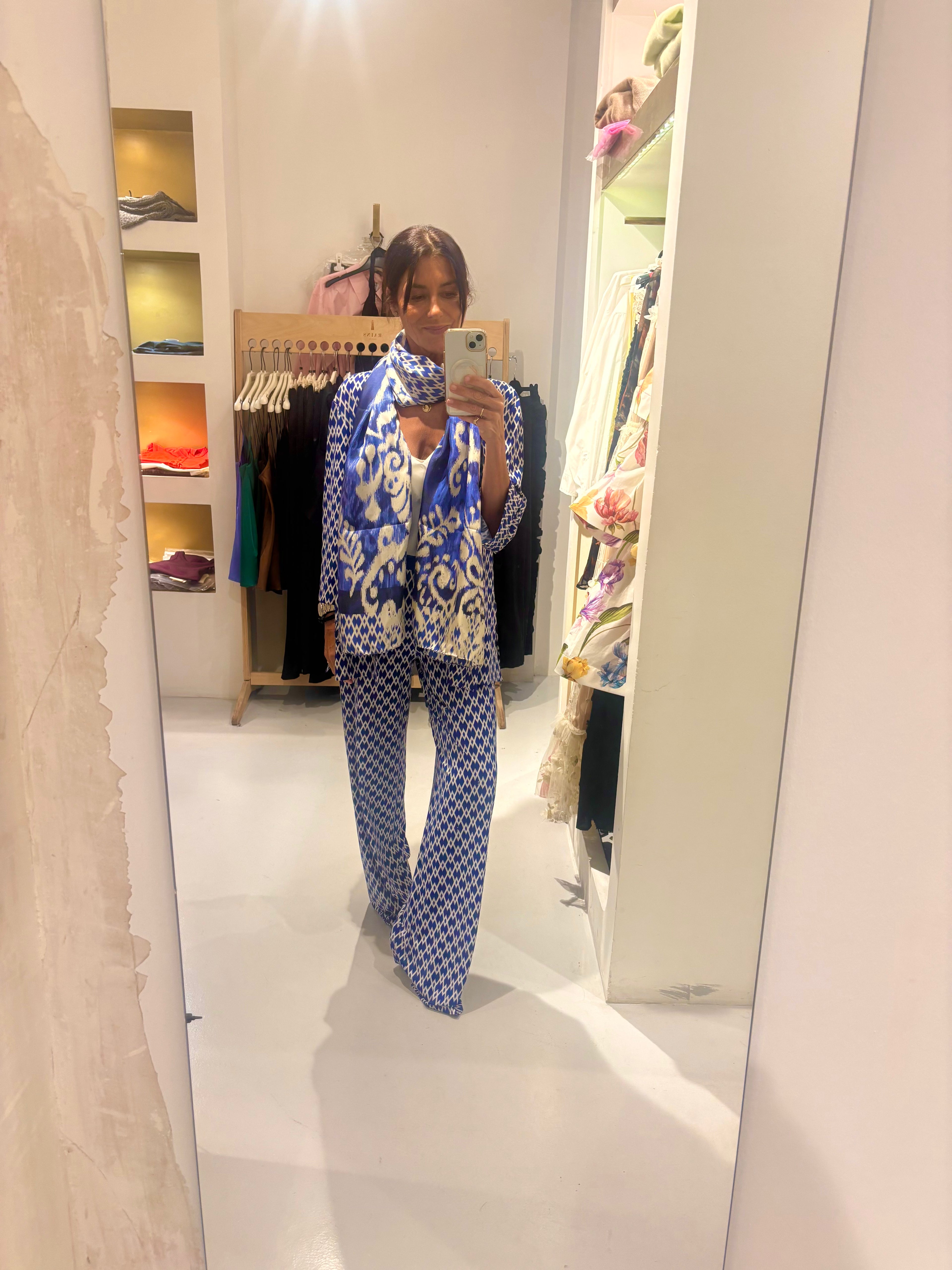 Pantalón azul geométrico