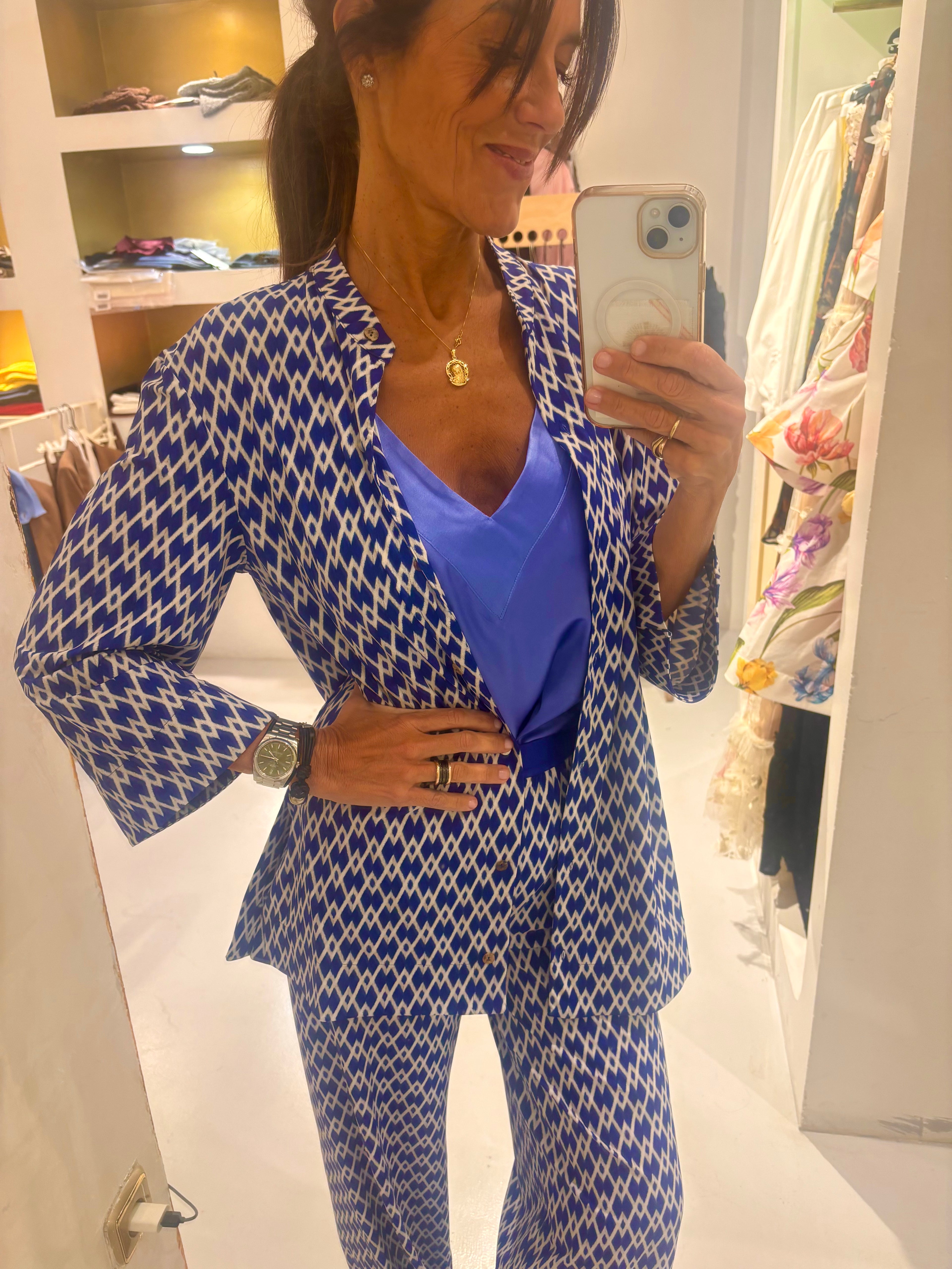 Camisa azul geométrica