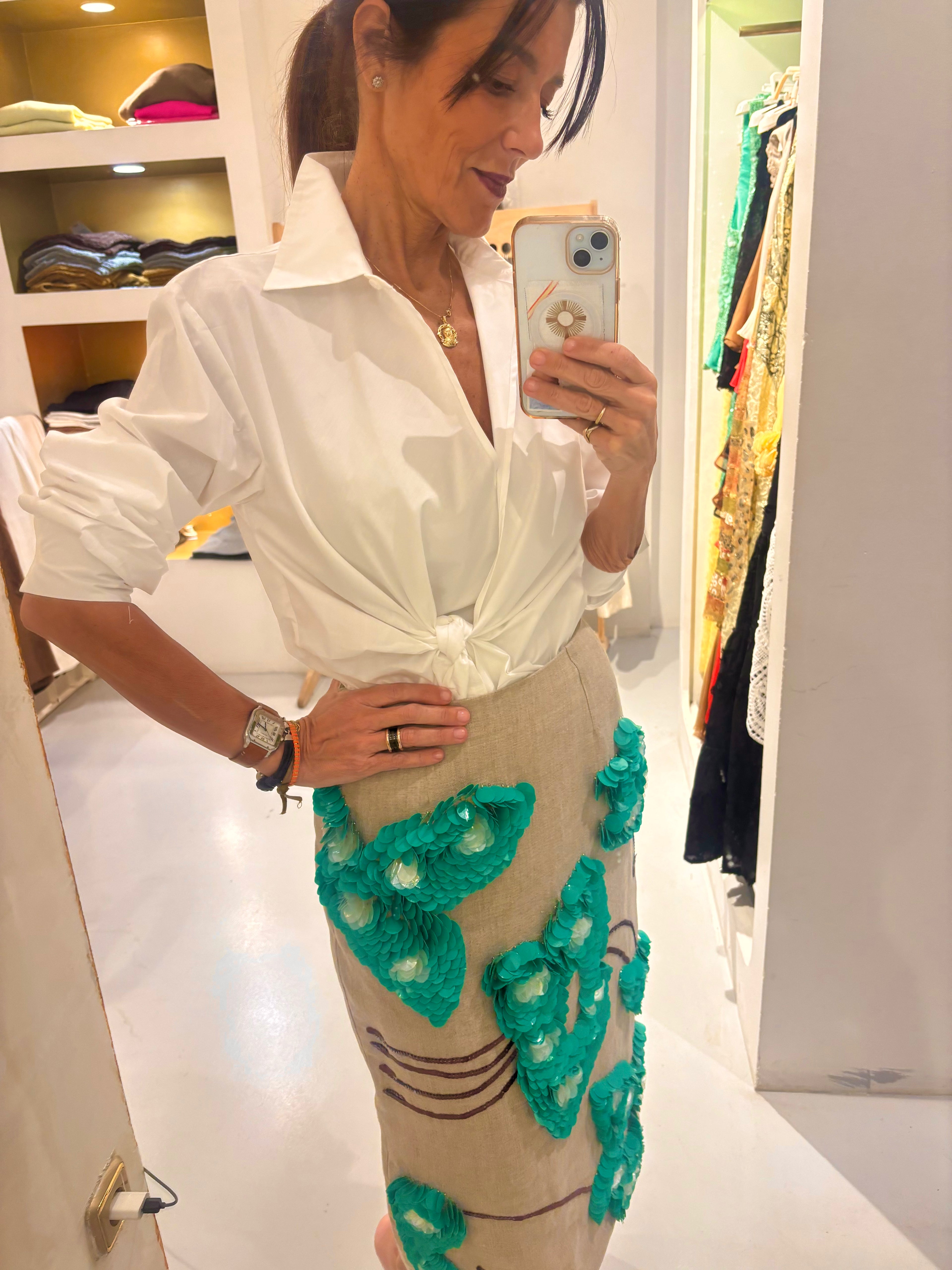 Falda de lino bordada